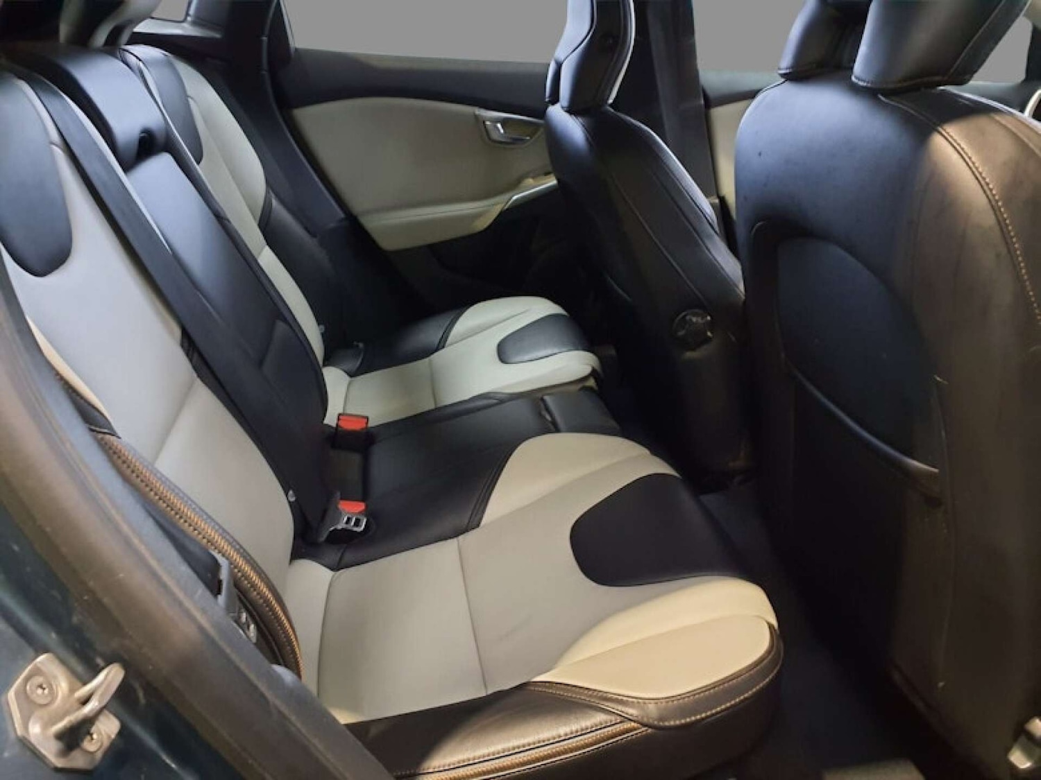 Used Volvo V40 2014 for sale - 77504065: Photo 9