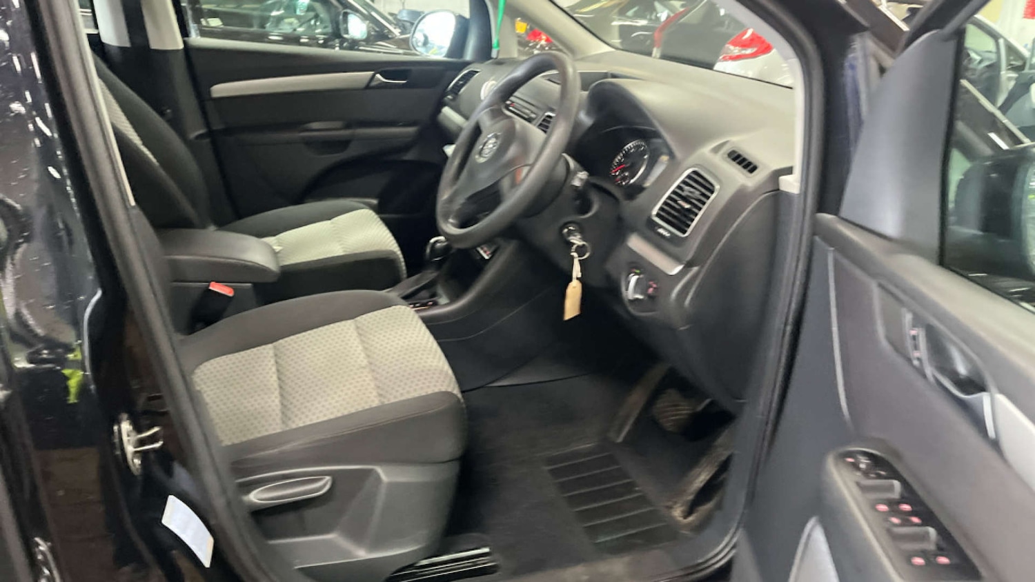 Used Volkswagen Sharan 2011 for sale - 77705779: Photo 8