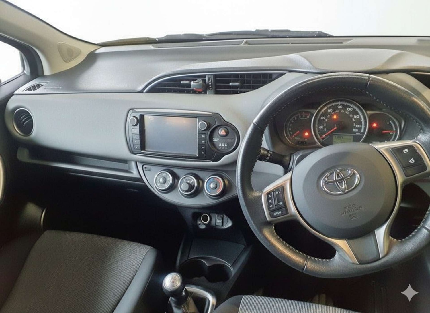 Used Toyota Yaris 2015 for sale - 77676587: Photo 11