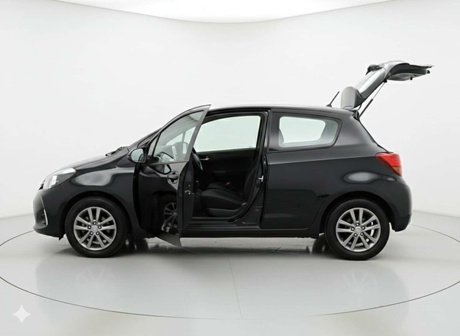 Used Toyota Yaris 2015 for sale - 77676587: Photo 14