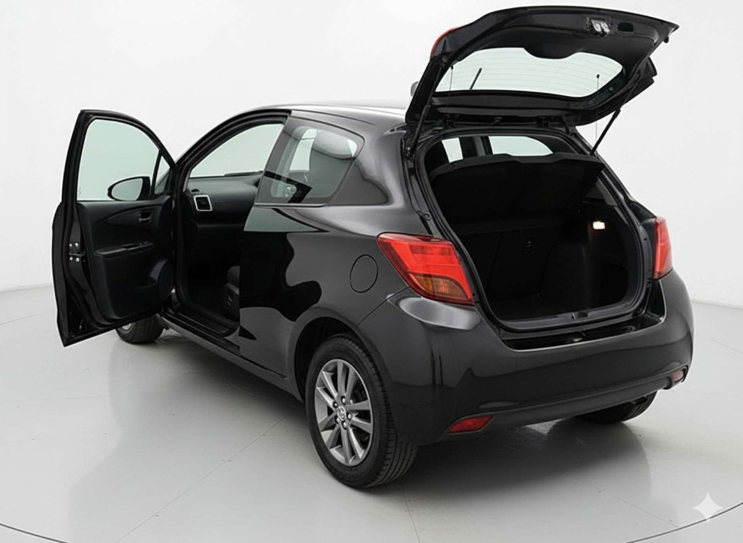 Used Toyota Yaris 2015 for sale - 77676587: Photo 17