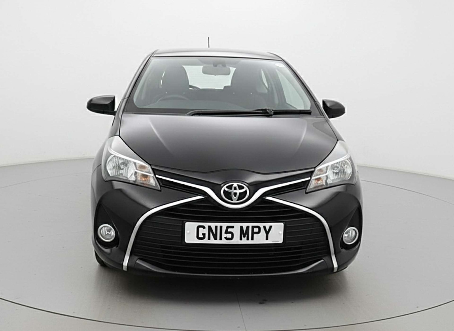 Used Toyota Yaris 2015 for sale - 77676587: Photo 2