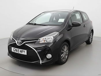 Used Toyota Yaris 2015 for sale - 77676587: Photo