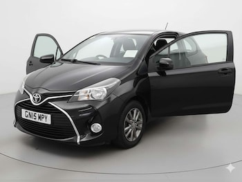 Used Toyota Yaris 2015 for sale - 77676587: Photo
