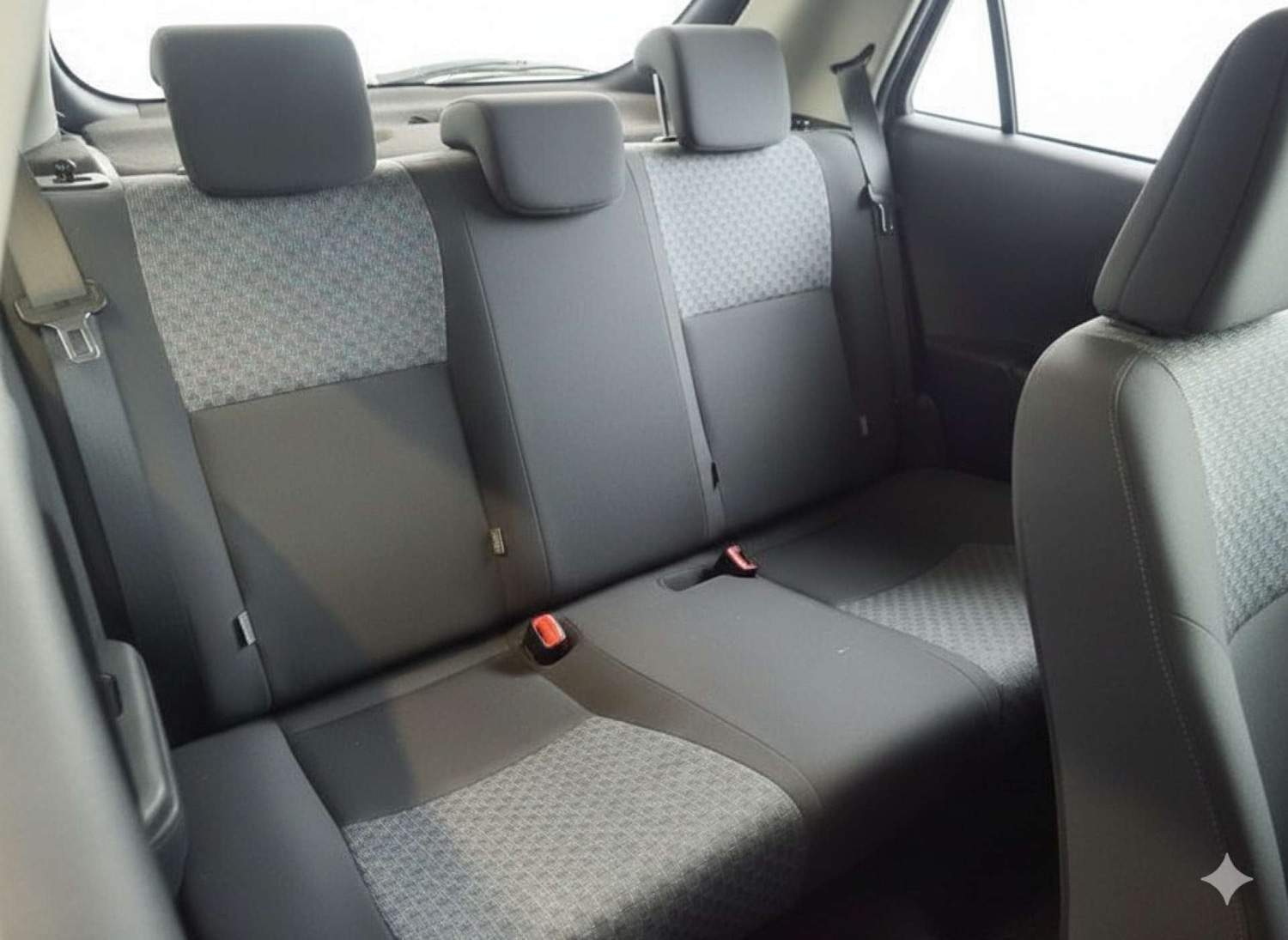 Used Toyota Yaris 2015 for sale - 77676587: Photo 9