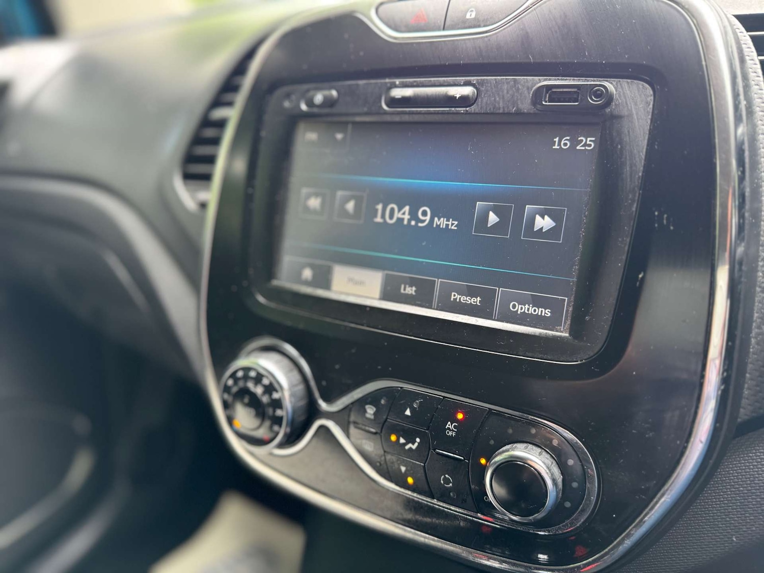 Used Renault Captur 2014 for sale - 76601947: Photo 44