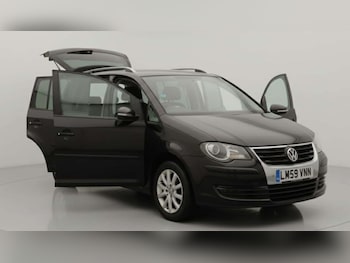 Used Volkswagen Touran 2009 for sale - 76910609: Photo