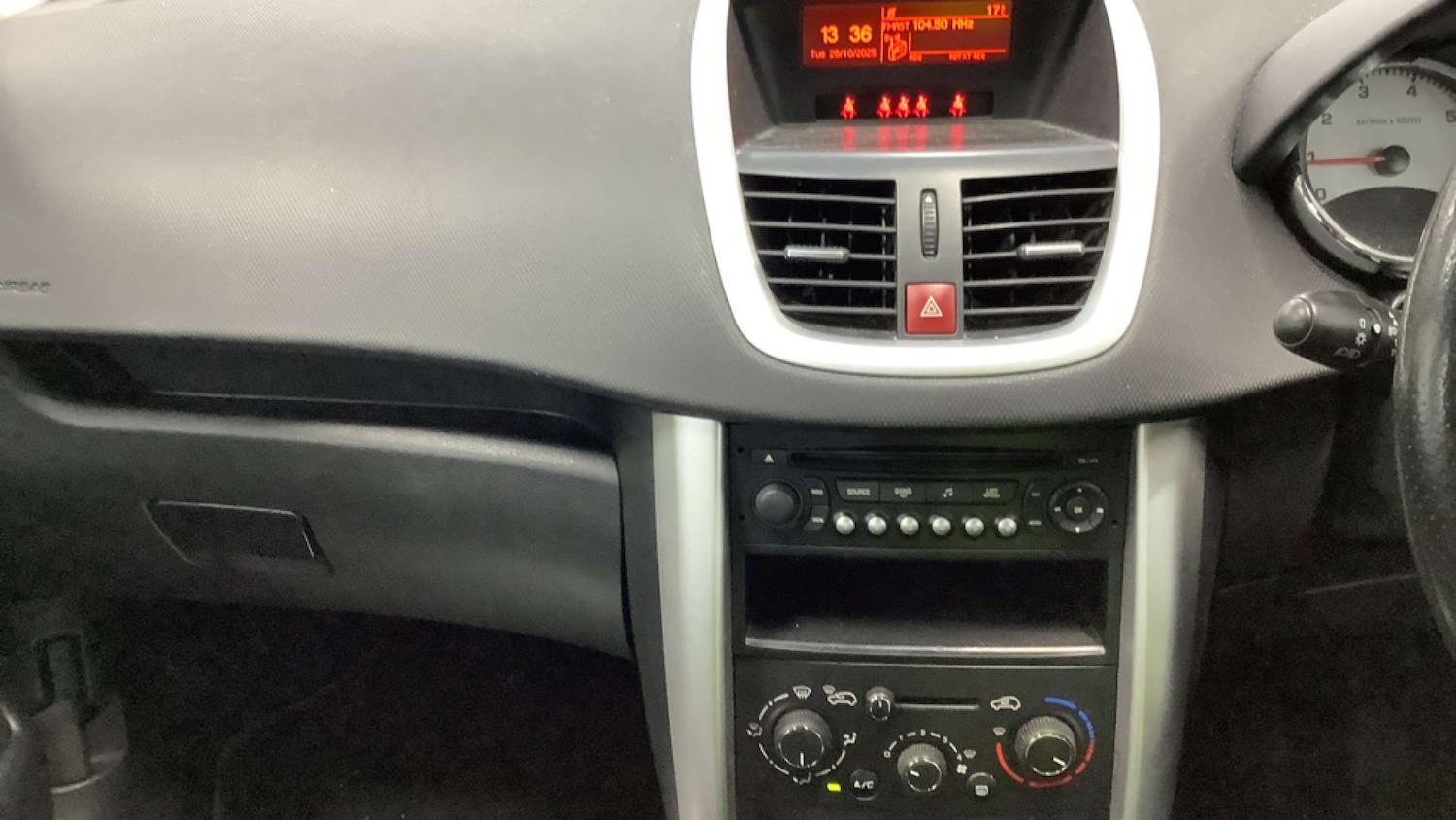 Used Peugeot 207 2011 for sale - 76418577: Photo 11