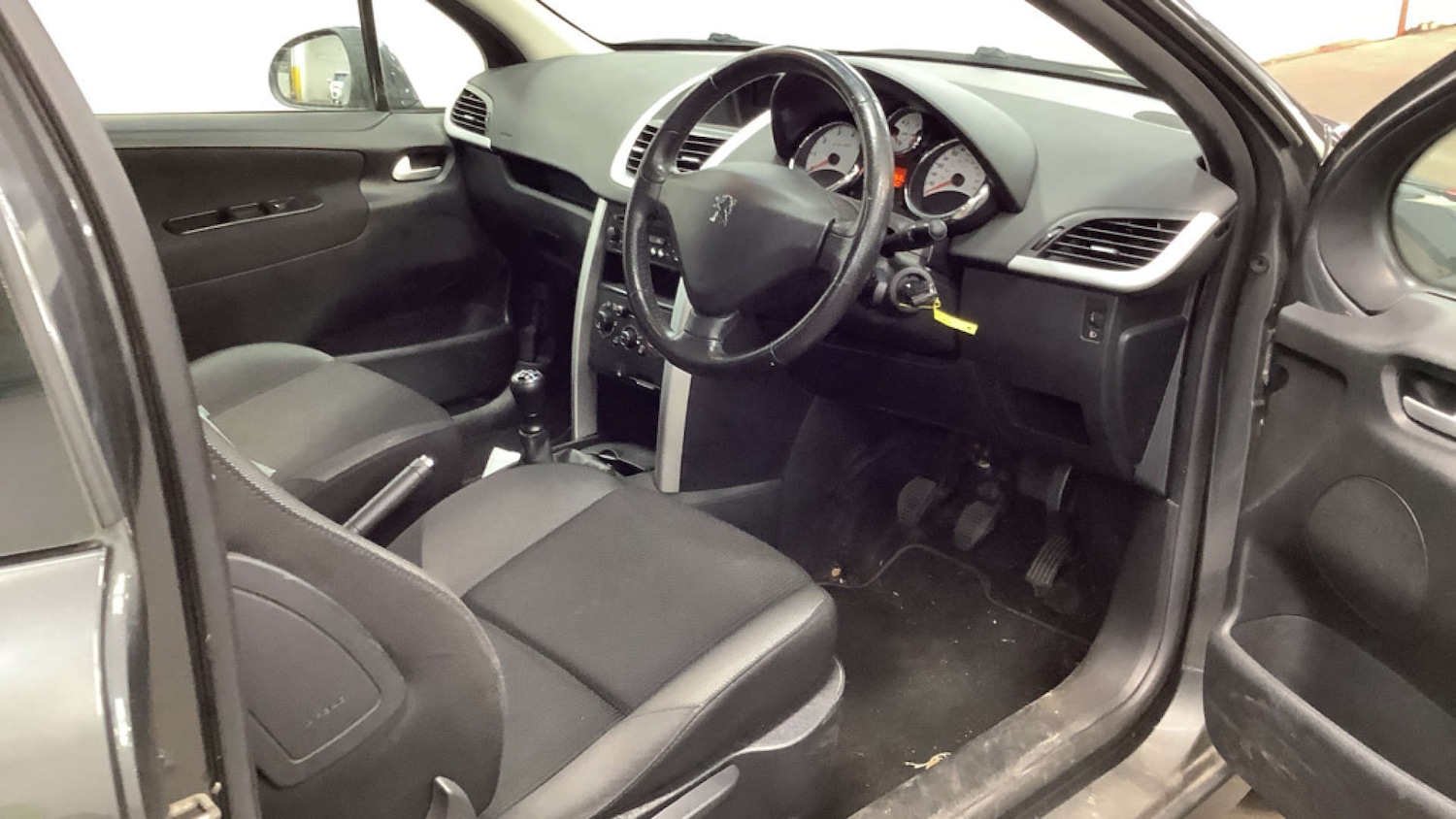 Used Peugeot 207 2011 for sale - 76418577: Photo 3