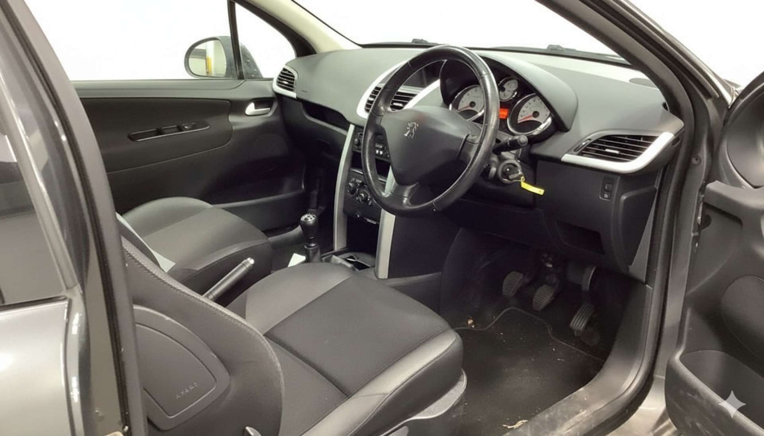 Used Peugeot 207 2011 for sale - 76418577: Photo 6