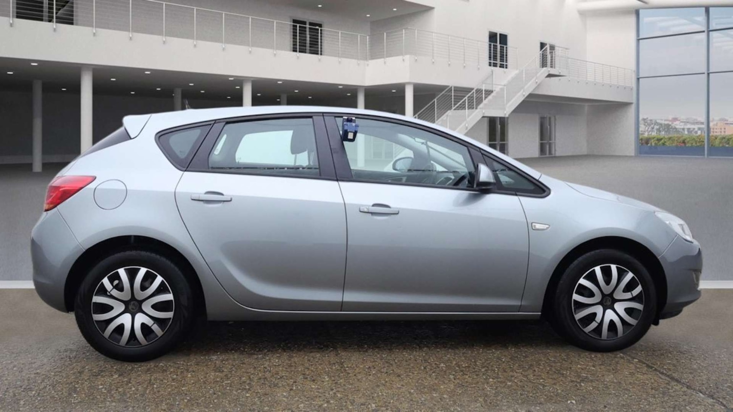 Used Vauxhall Astra 2012 for sale - 76980060: Photo 3