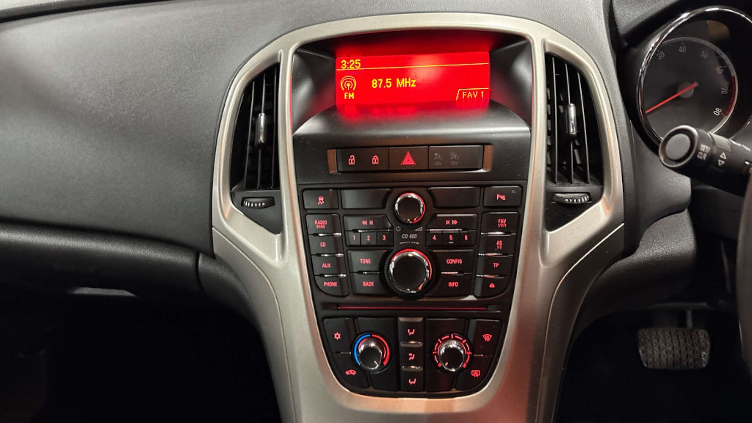 Used Vauxhall Astra 2012 for sale - 76980060: Photo 9