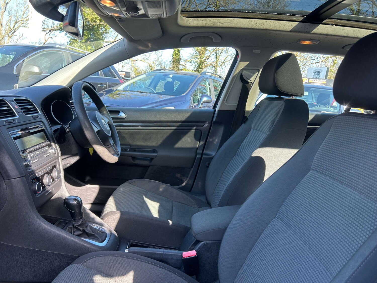 Used Volkswagen Golf 2011 for sale - 77664894: Photo 8