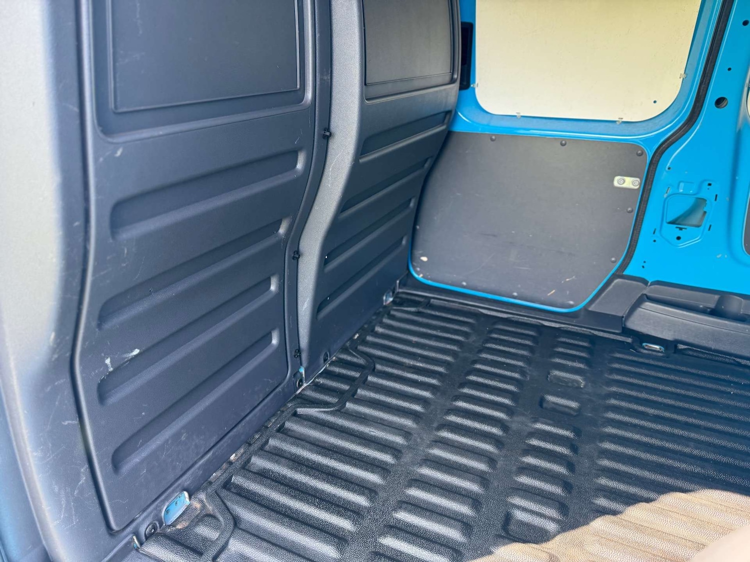 Used Volkswagen Caddy 2015 for sale - 76602059: Photo 44