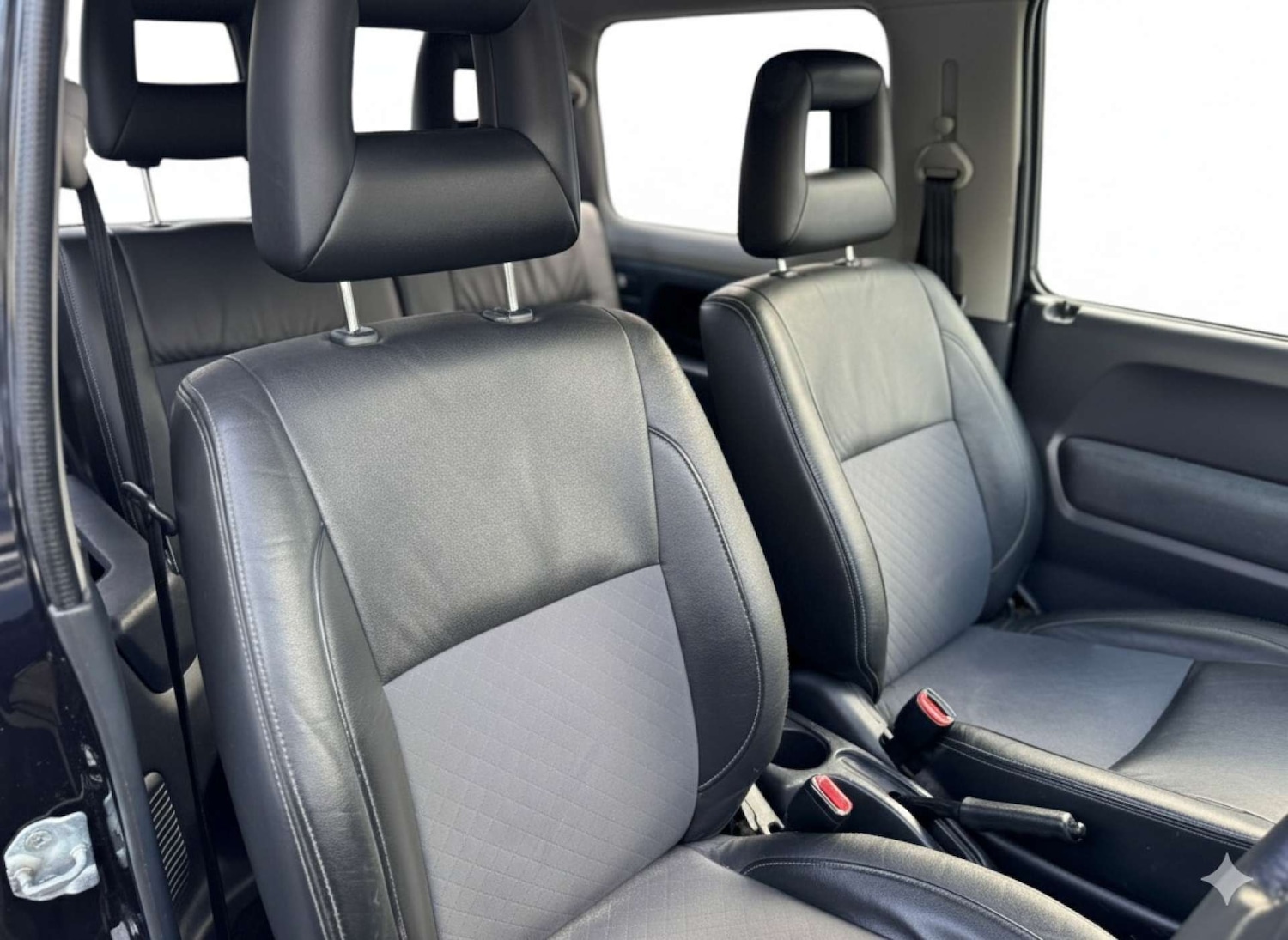 Used Suzuki Jimny 2010 for sale - 76526165: Photo 11