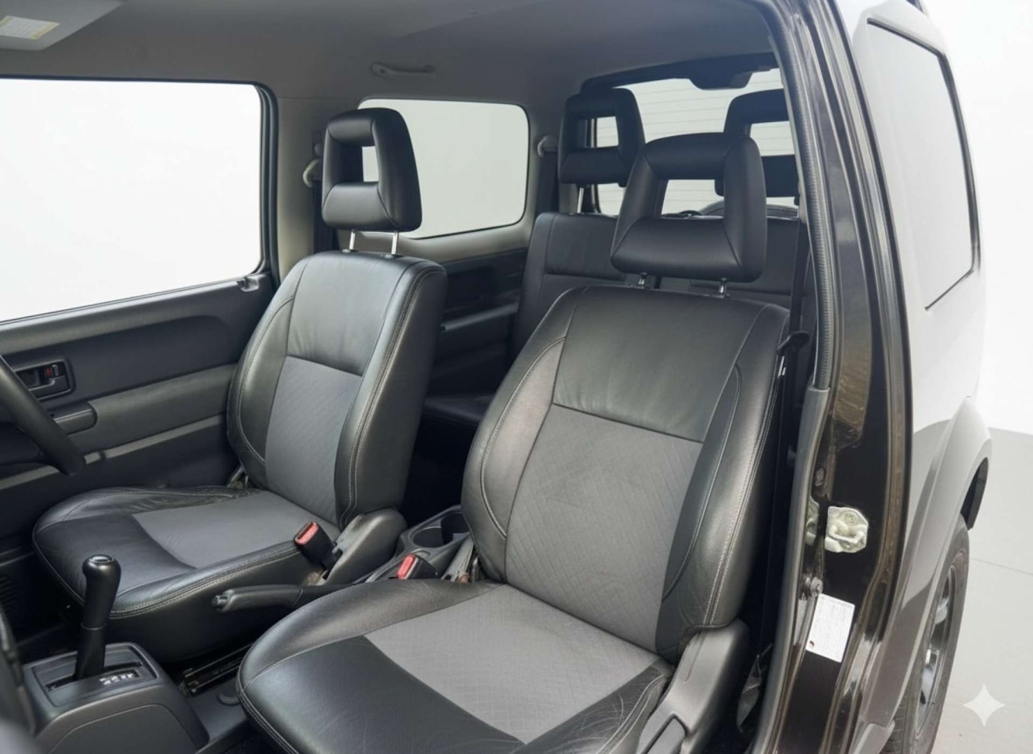 Used Suzuki Jimny 2010 for sale - 76526165: Photo 26