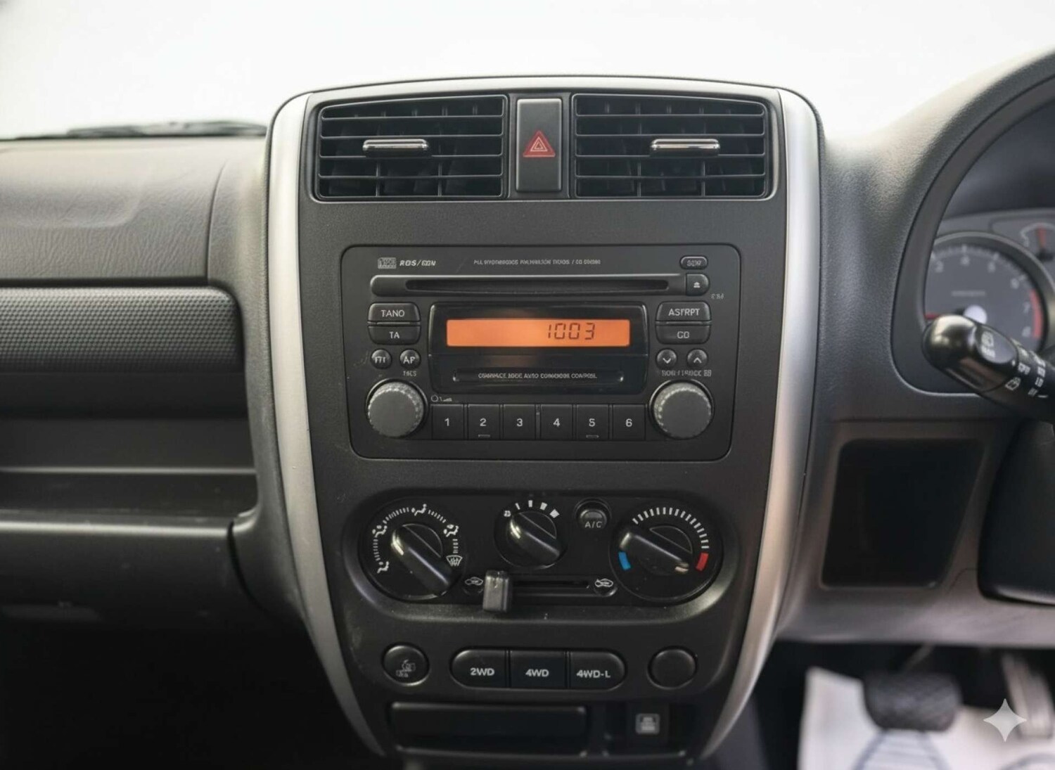 Used Suzuki Jimny 2010 for sale - 76526165: Photo 41