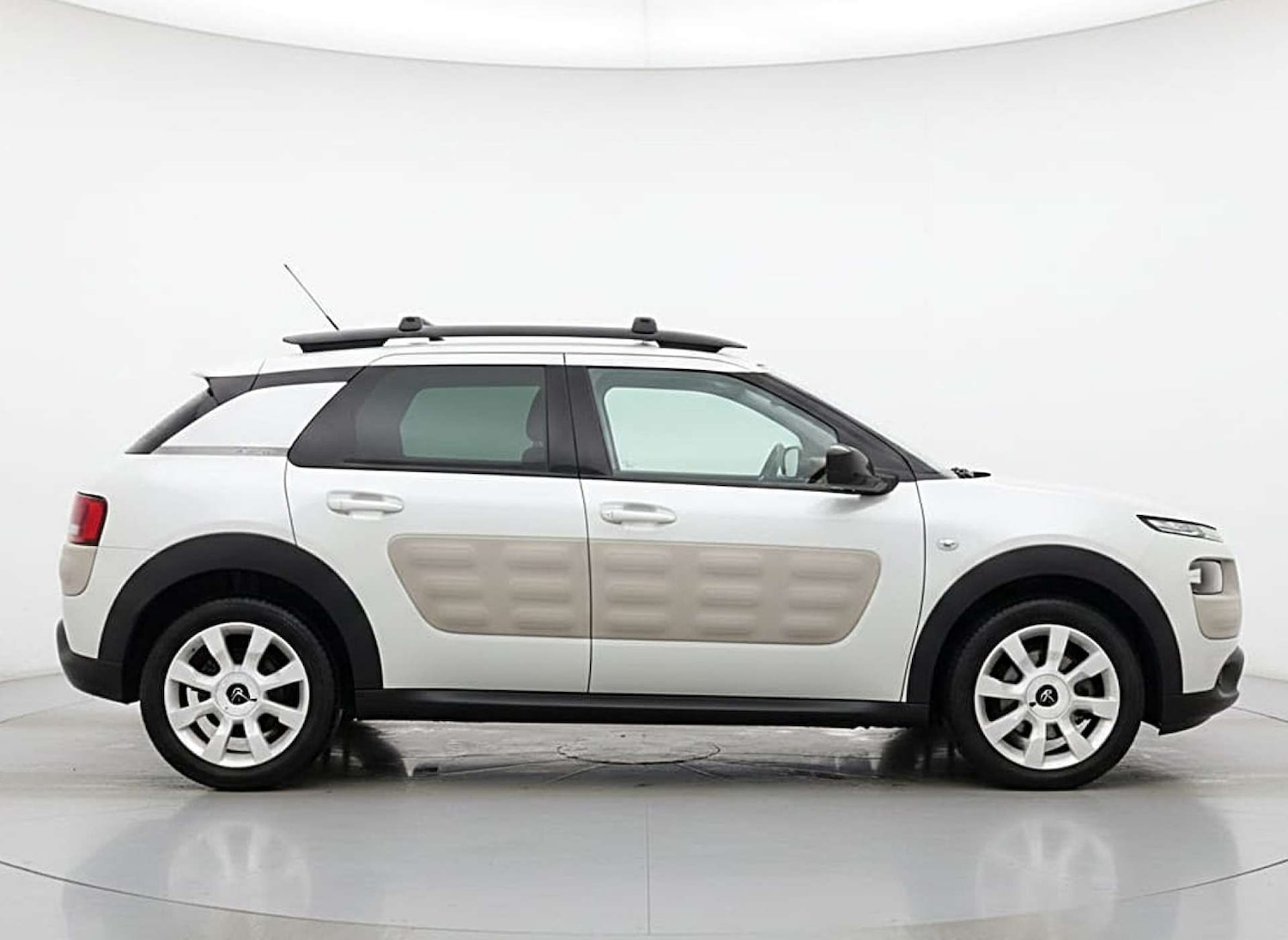 Used Citroen C4 Cactus 2017 for sale - 77452442: Photo 4