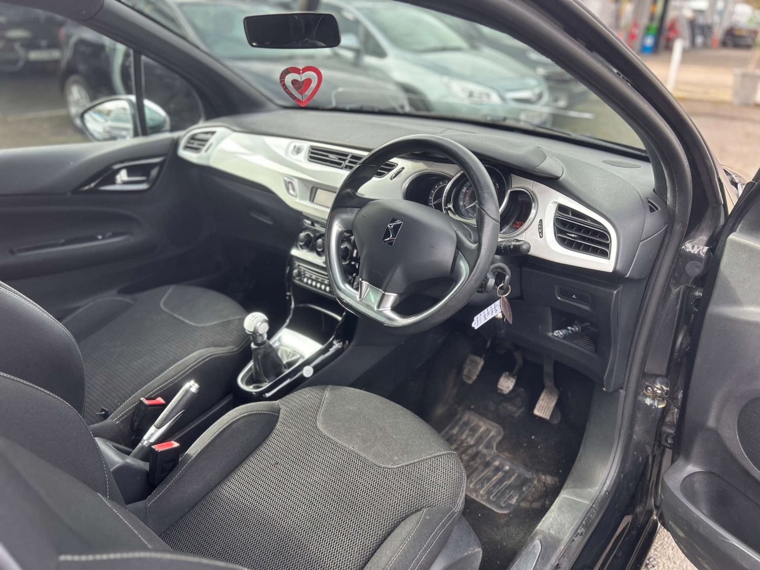 Used Citroen DS3 2010 for sale - 77818755: Photo 6