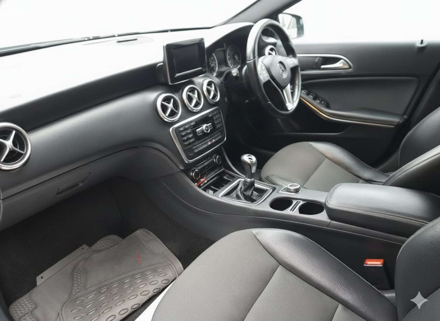 Used Mercedes-Benz A-Class 2015 for sale - 77504061: Photo 14