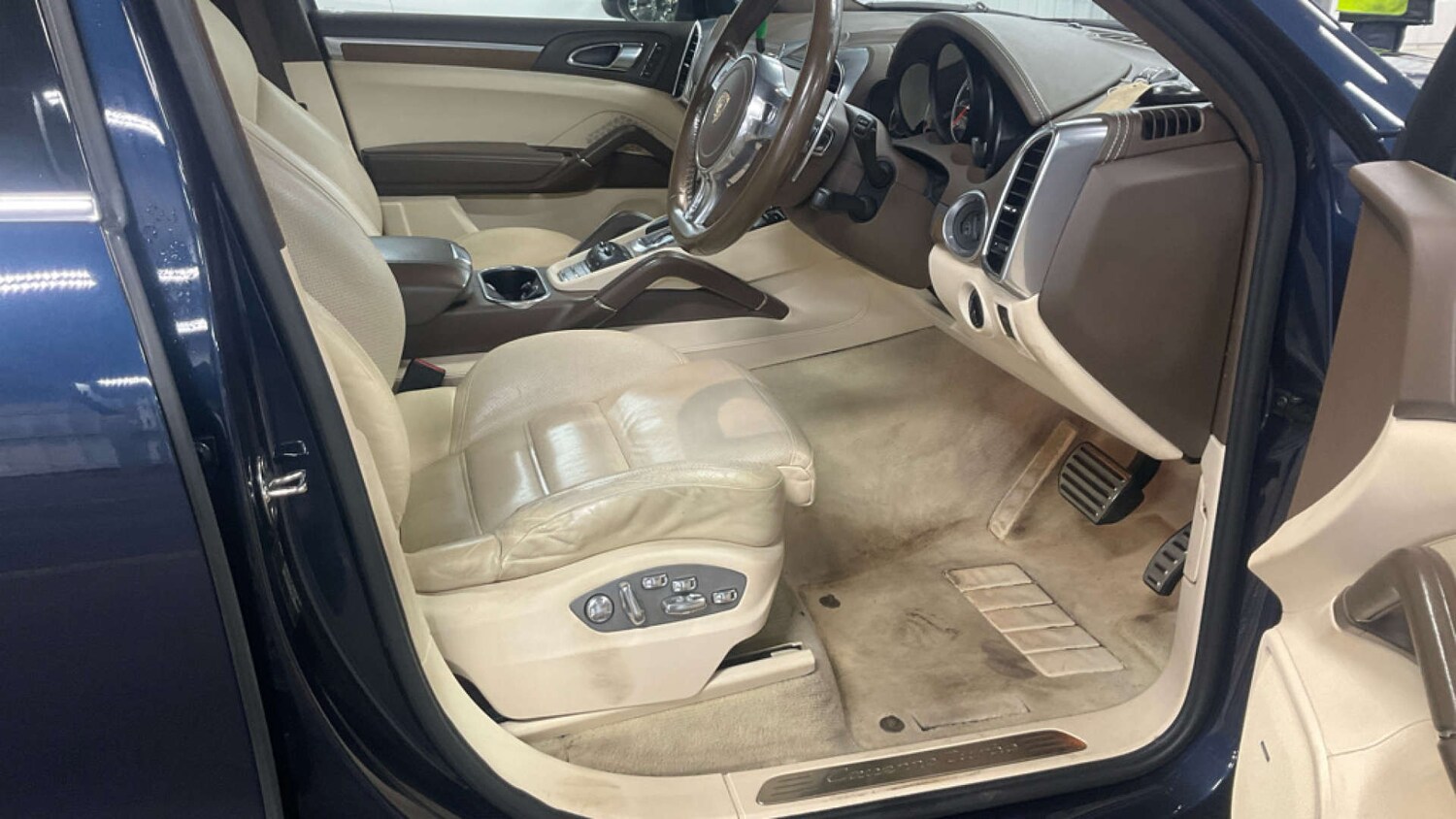 Used Porsche Cayenne 2011 for sale - 77830698: Photo 8