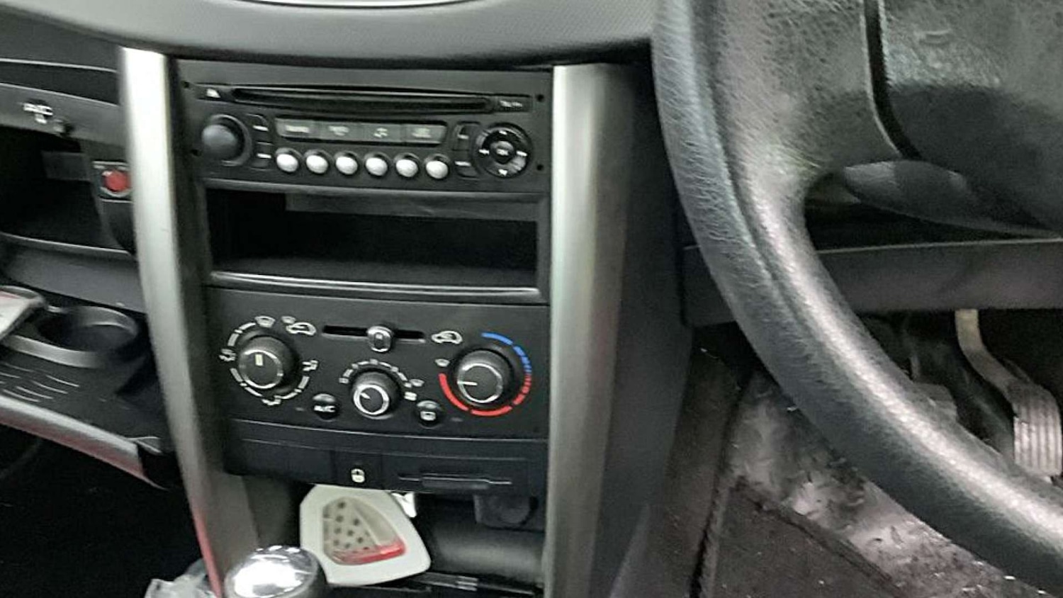 Used Peugeot 207 2011 for sale - 77237218: Photo 27