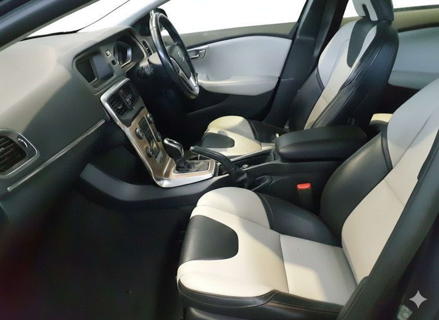 Used Volvo V40 2014 for sale - 77676595: Photo 11