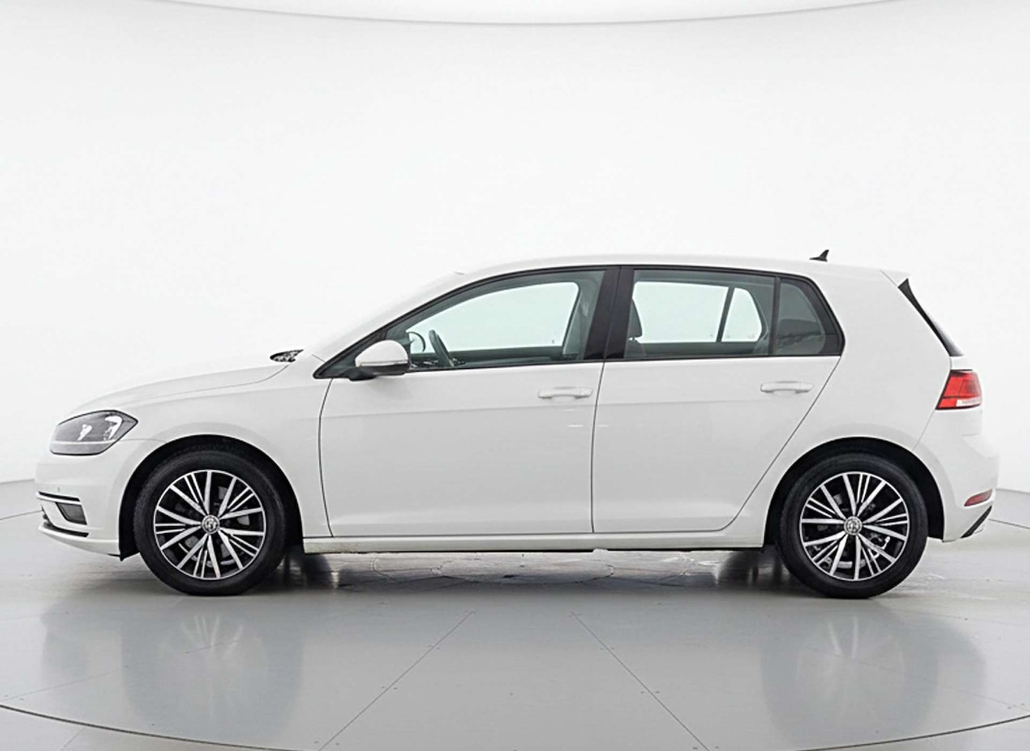 Used Volkswagen Golf 2018 for sale - 77240432: Photo 5