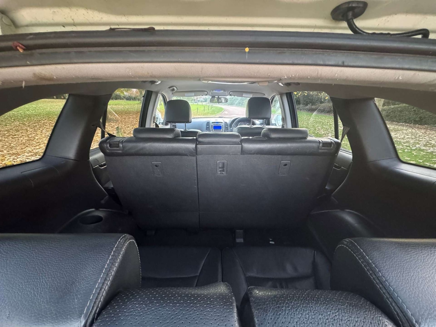 Used Hyundai Santa Fe 2011 for sale - 76544298: Photo 31