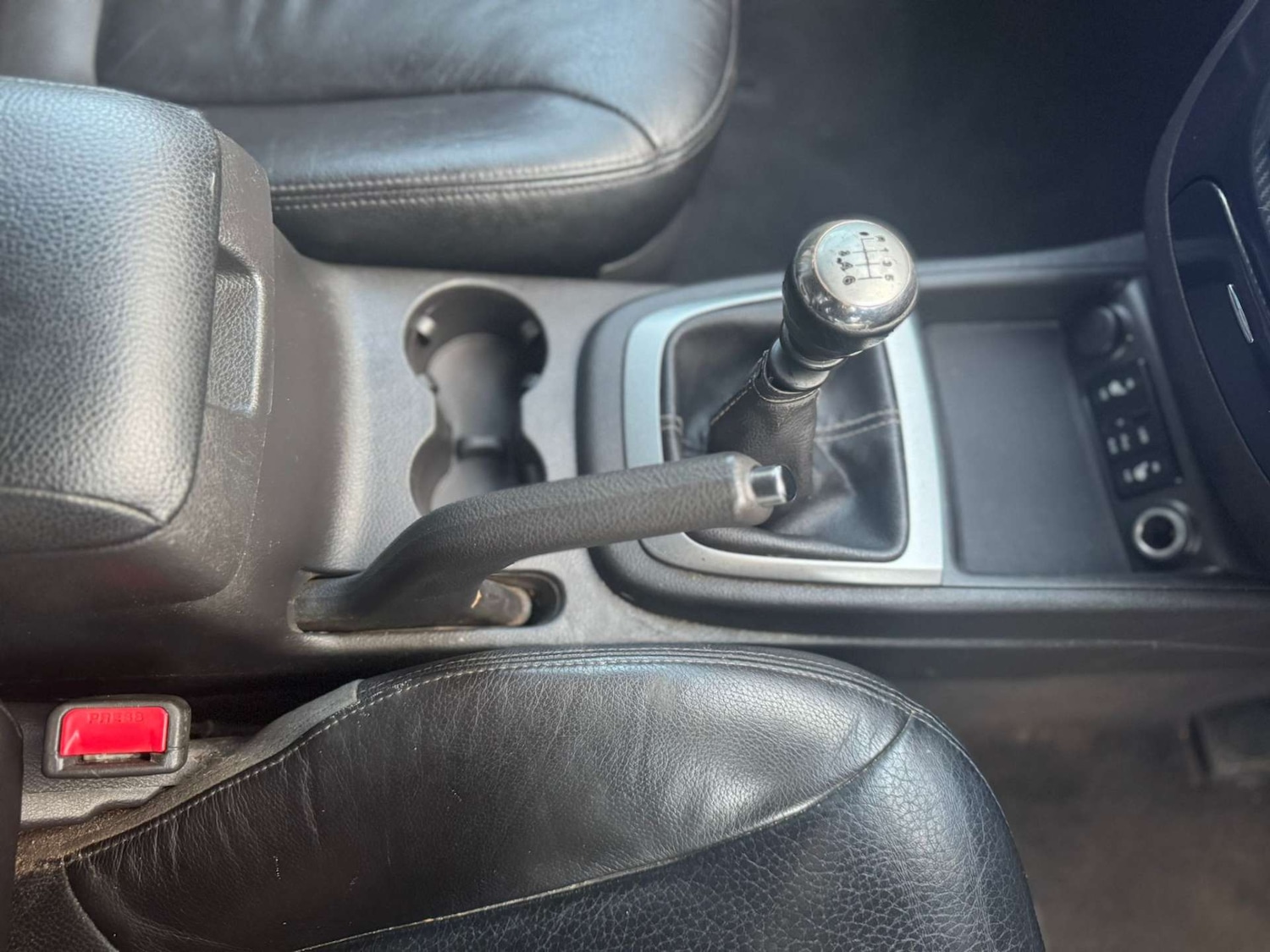 Used Hyundai Santa Fe 2011 for sale - 76544298: Photo 39