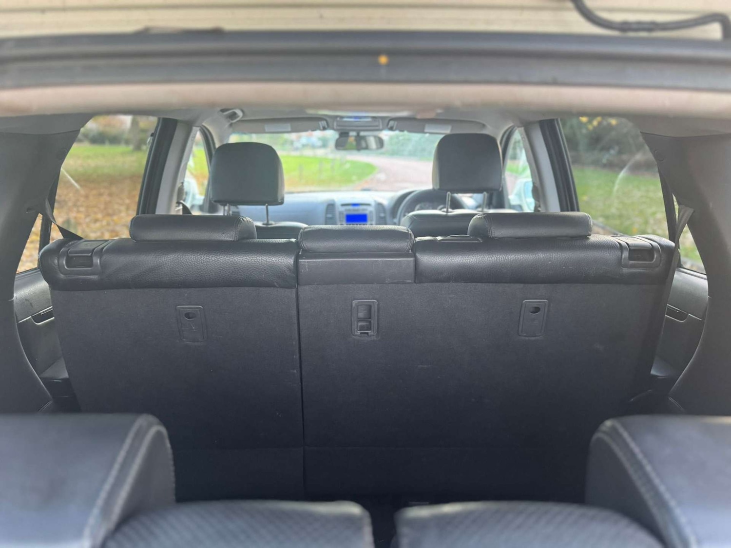 Used Hyundai Santa Fe 2011 for sale - 76544298: Photo 44