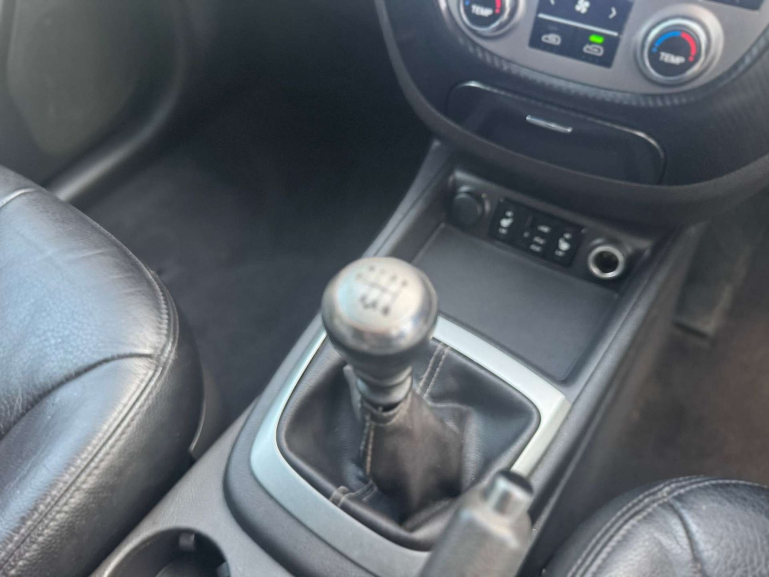 Used Hyundai Santa Fe 2011 for sale - 76544298: Photo 55