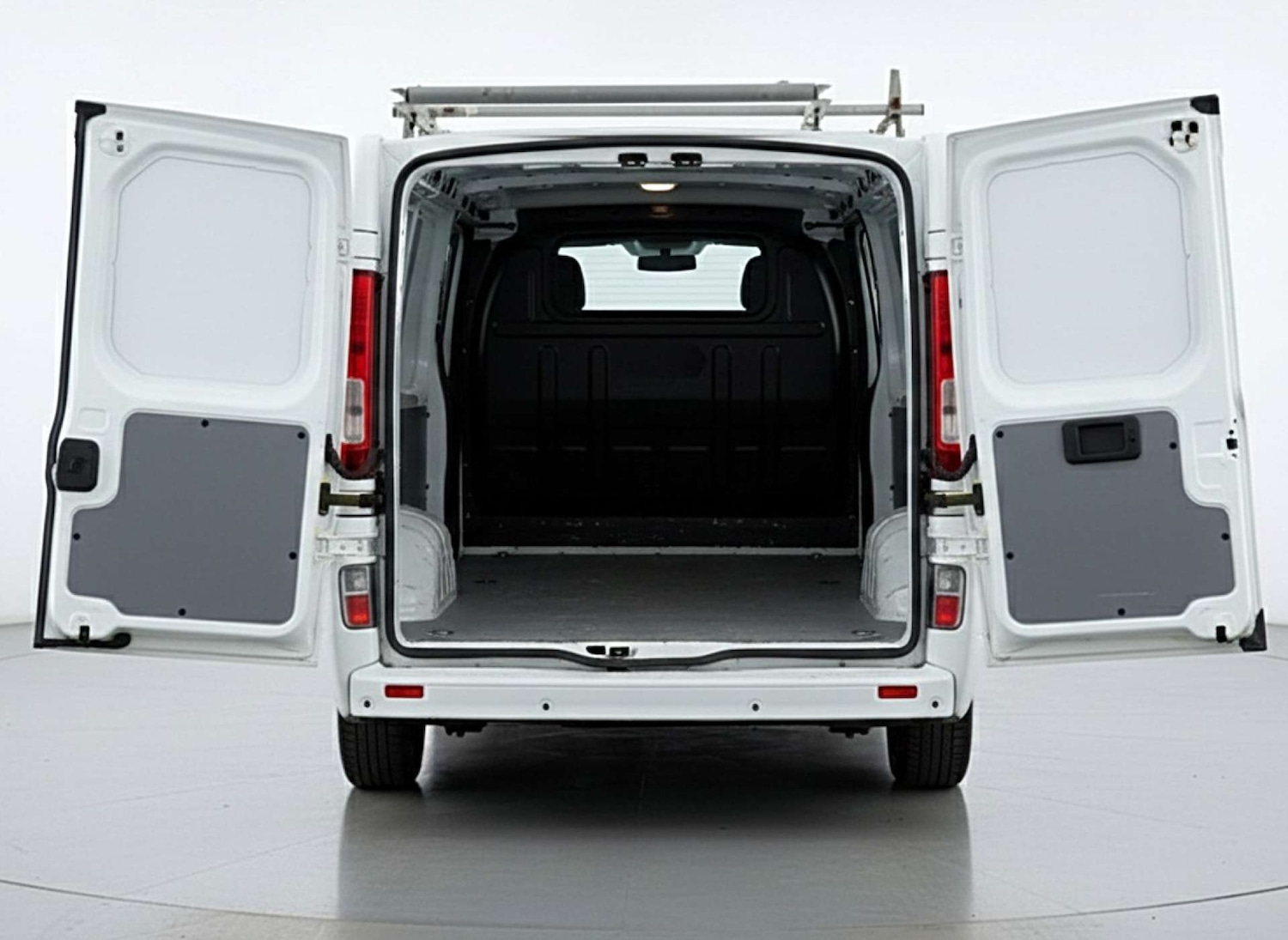 Used Nissan Primastar 2014 for sale - 76600790: Photo 15