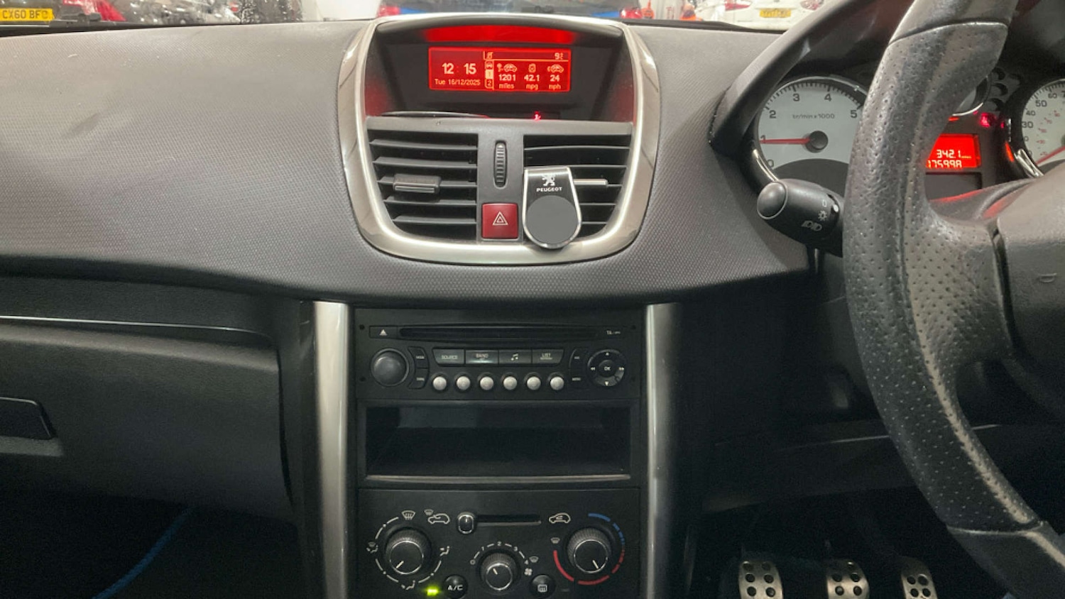 Used Peugeot 207 2011 for sale - 76973956: Photo 9