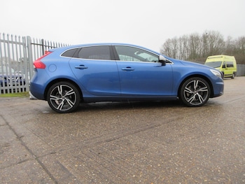 Used Volvo V40 2018 for sale - 79140852: Photo