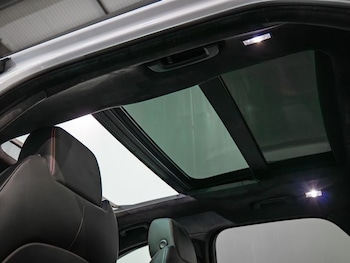 Used Jaguar F-Pace 2021 for sale - 77621122: Photo