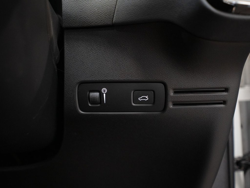 Used Volvo XC40 2022 for sale - 77165912: Photo 33