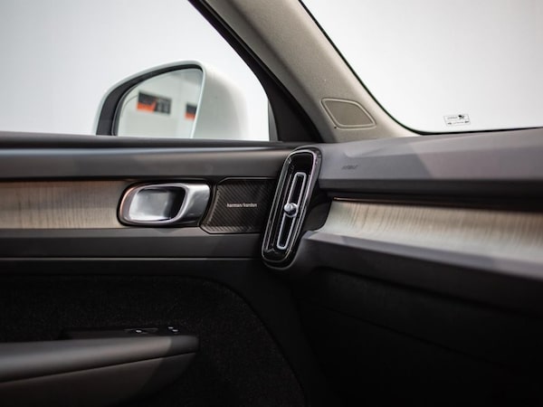 Used Volvo XC40 2019 for sale - 76256255: Photo 32