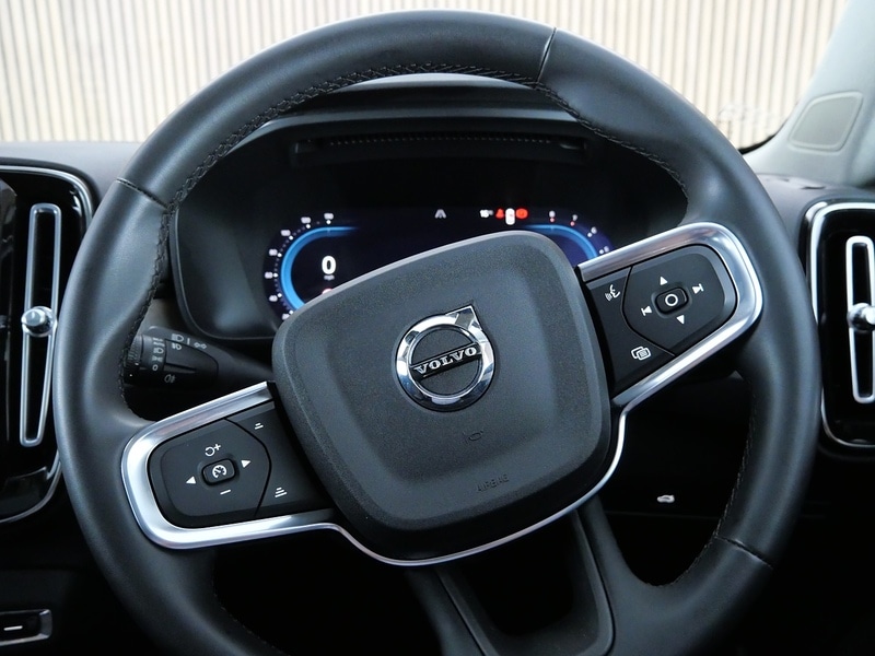 Used Volvo XC40 2023 for sale - 77840680: Photo 37