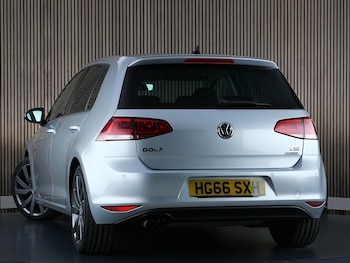 Used Volkswagen Golf 2017 for sale - 77065427: Photo