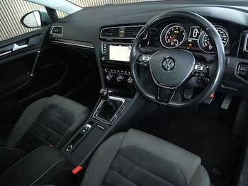 Used Volkswagen Golf 2017 for sale - 77065427: Photo