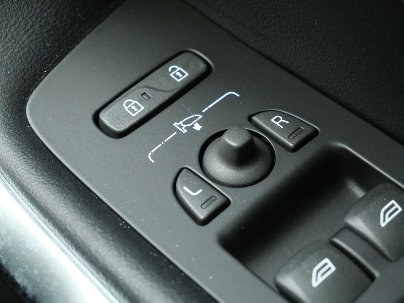 Used Volvo V40 2018 for sale - 76712172: Photo 28