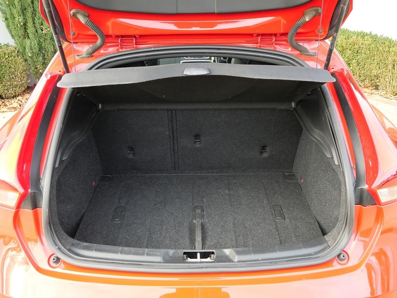 Used Volvo V40 2018 for sale - 76712172: Photo 32