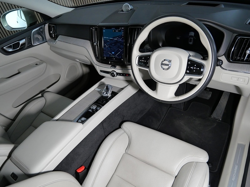 Used Volvo XC60 2023 for sale - 77906011: Photo 3