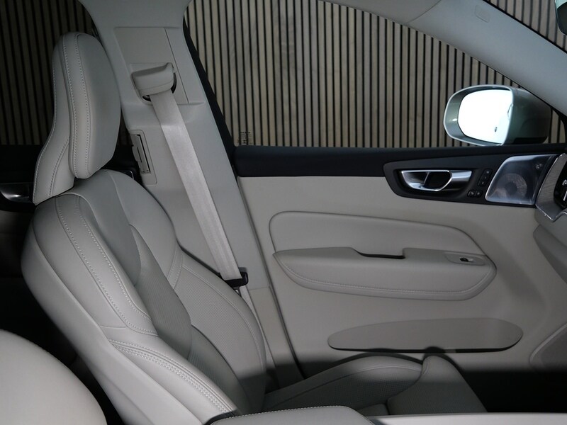 Used Volvo XC60 2023 for sale - 77906011: Photo 31
