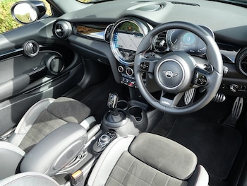 Used MINI Convertible 2021 for sale - 75924291: Photo