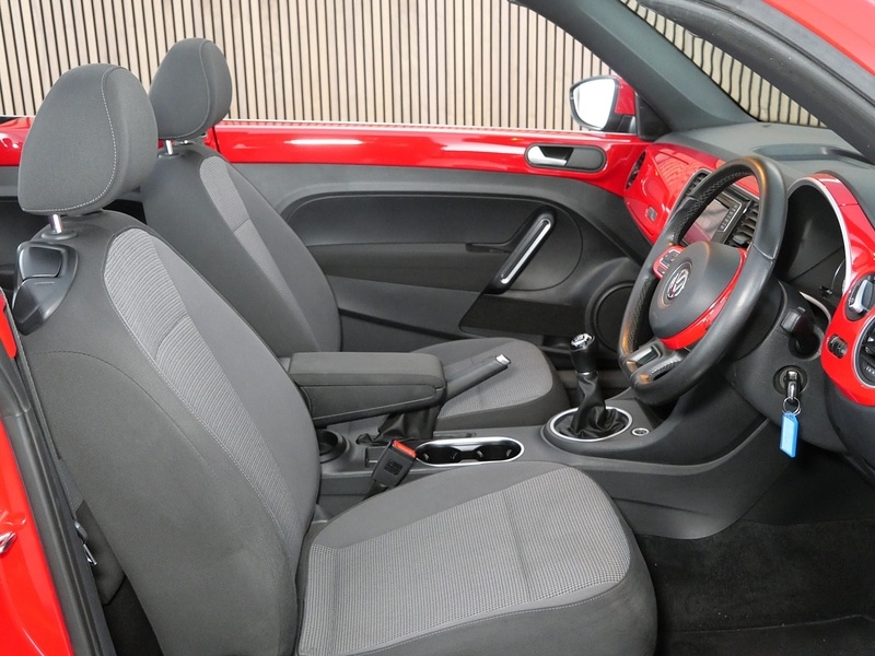 Used Volkswagen Beetle 2016 for sale - 78040245: Photo 30