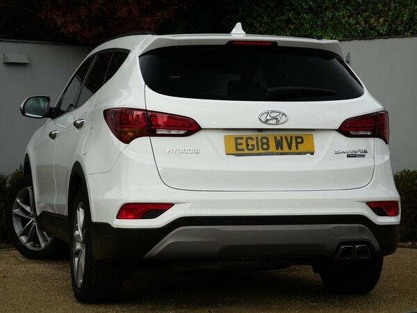 Used Hyundai Santa Fe 2018 for sale - 76323809: Photo 2