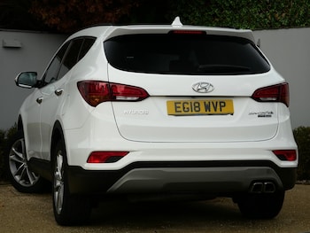 Used Hyundai Santa Fe 2018 for sale - 76323809: Photo 2