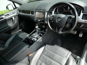 Used Volkswagen Touareg 2017 for sale - 75347835: Photo